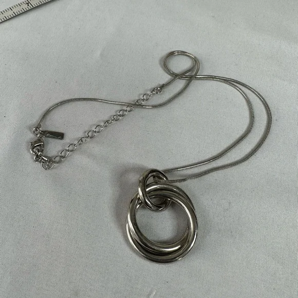 Older silvertone floating circles necklace - Picture 6 of 6